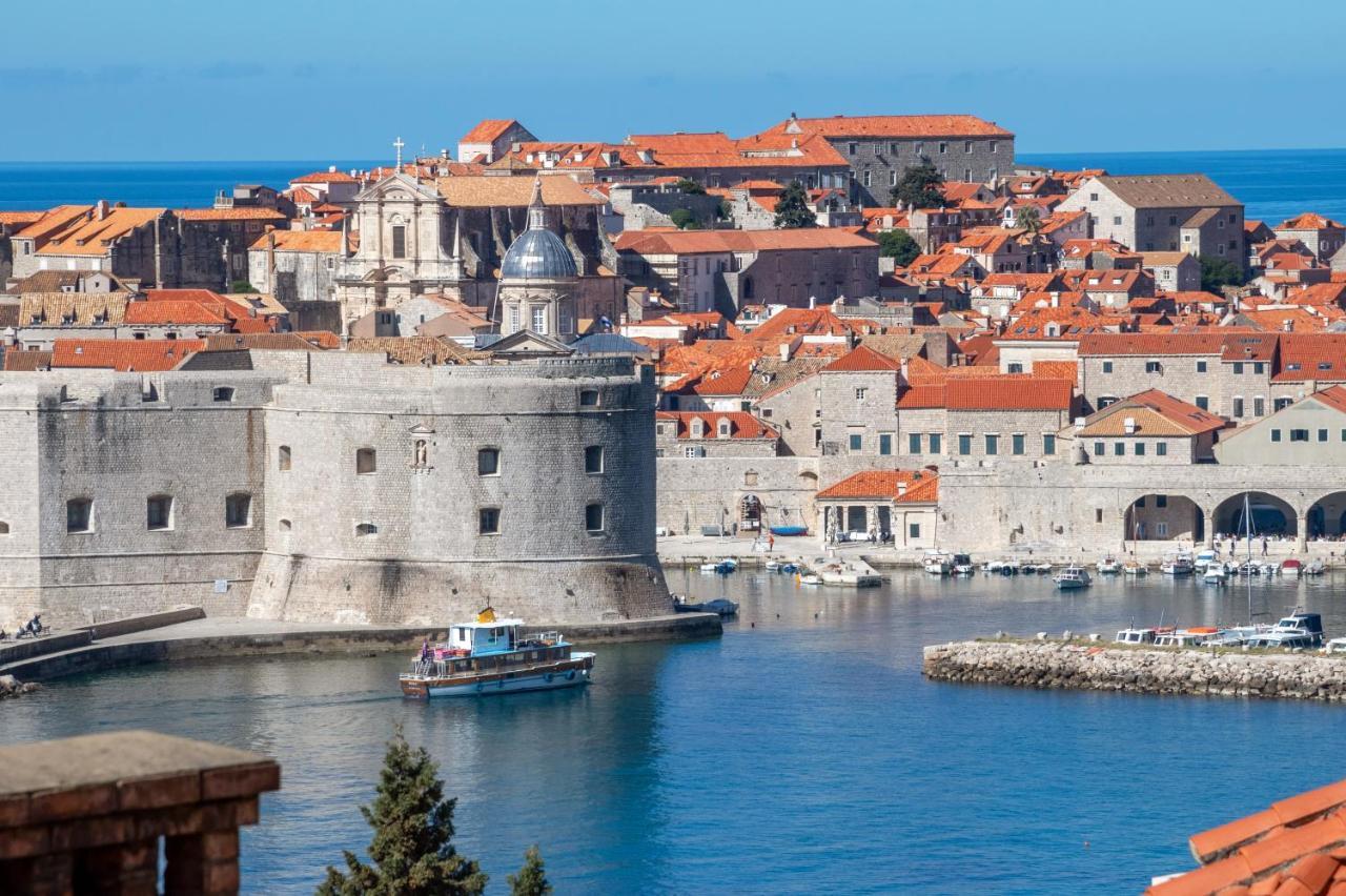 Sunset Over The Dubrovnik'S Old Town Exterior foto
