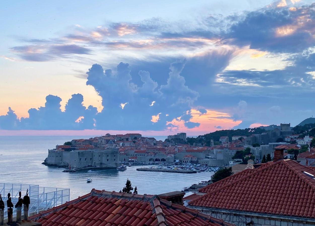 Sunset Over The Dubrovnik'S Old Town Exterior foto