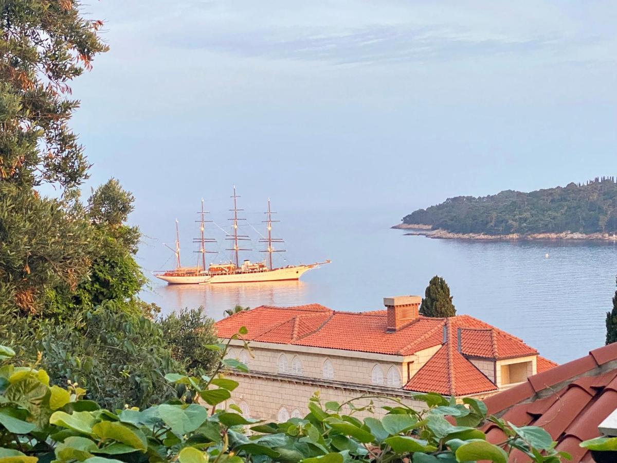 Sunset Over The Dubrovnik'S Old Town Exterior foto
