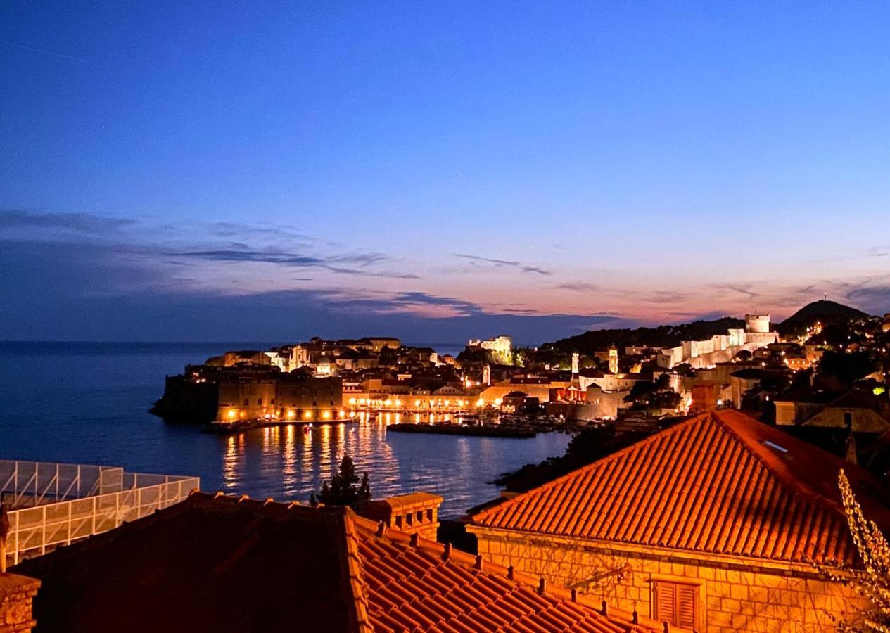 Sunset Over The Dubrovnik'S Old Town Exterior foto
